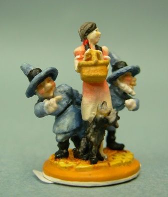 Wizard of Oz 'Munchkins with Dorothy' 67054