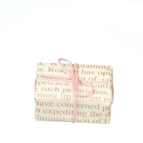 Wrapped Gift w/Pink Bow b0142