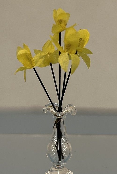 Yellow Iris in Glass Vase MC163x
