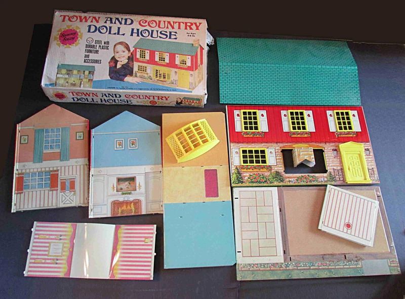 Town and Country Dollhouse SS806