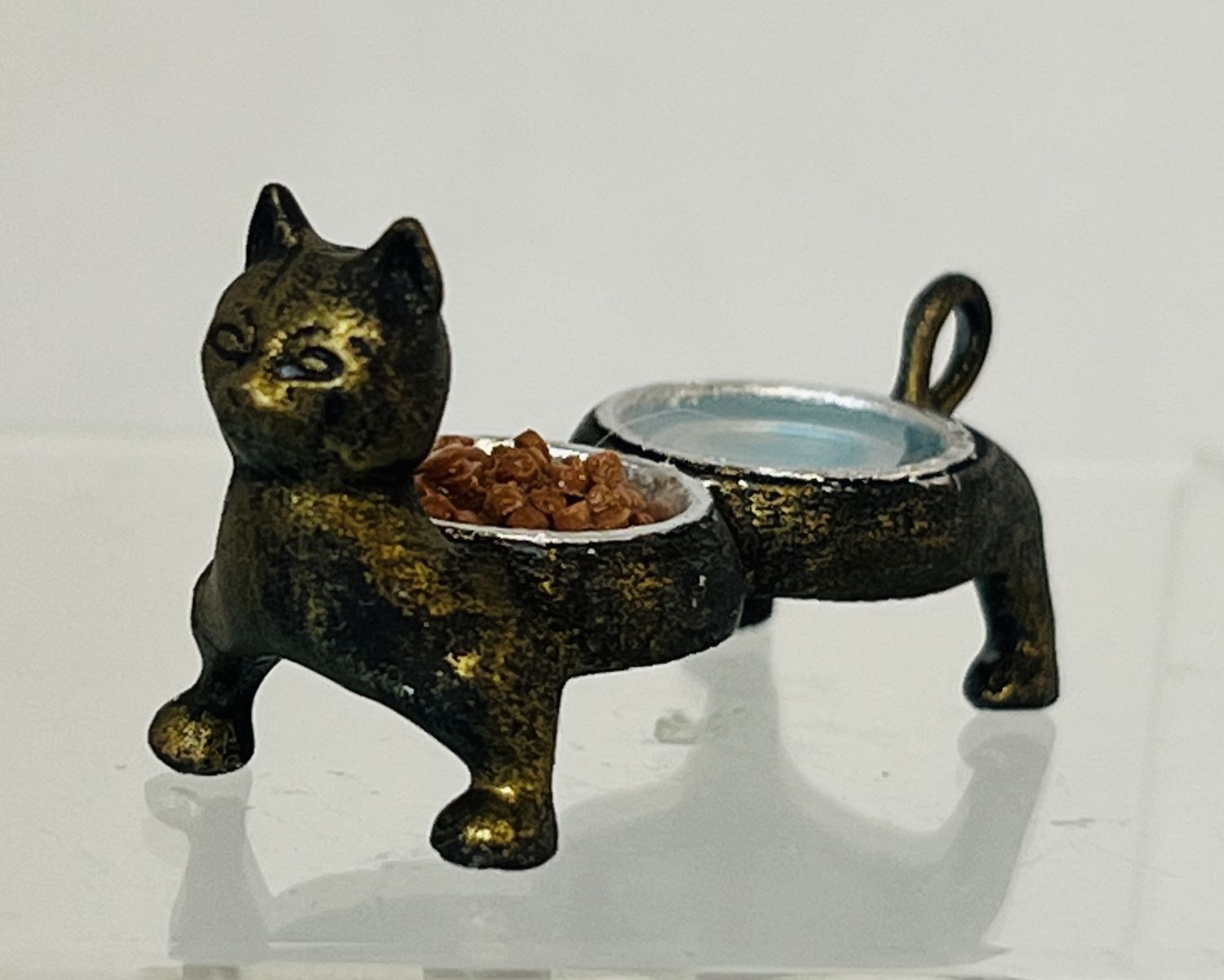 JC2002 Cat Bowl with food