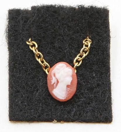 MUL2355 Cameo On Chain, Cornelion with White Face