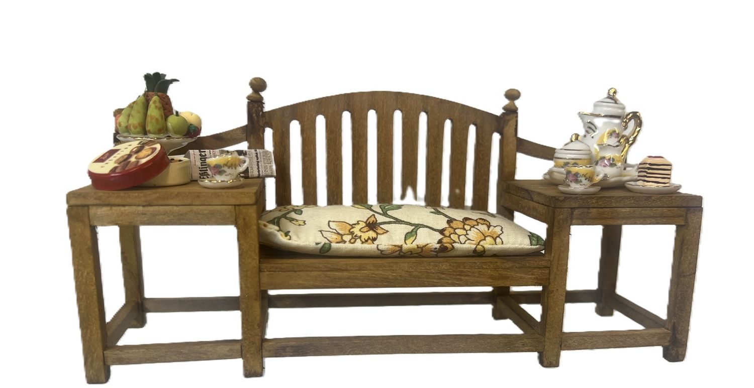 Reutter Bench with tables and porcelain/food