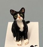 1/24th B &amp; W Sitting Cat