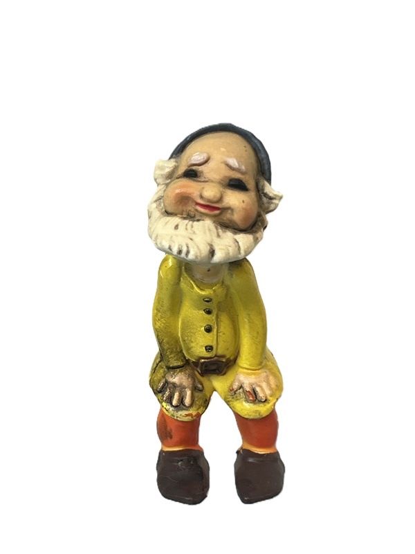 Elf with hands on knees