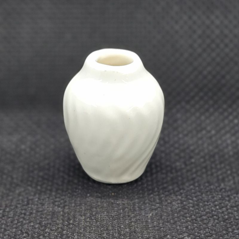 MC23456 White Ceramic Swirl Vase