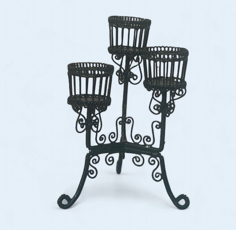 1000851 3-Plant Blk Wire Stand