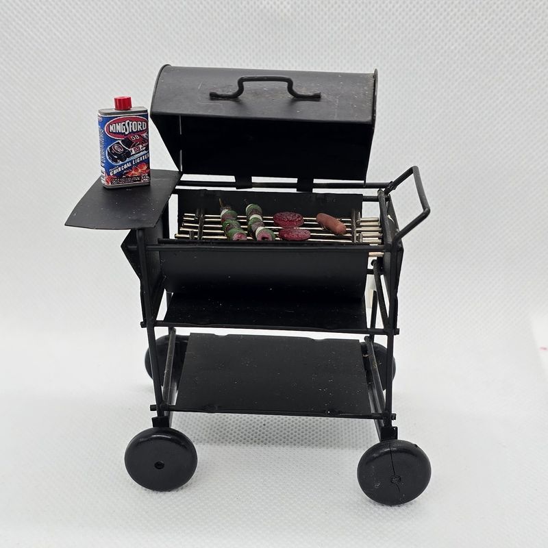 MC2007 Black Grill w/Food &amp; Lighter Fluid
