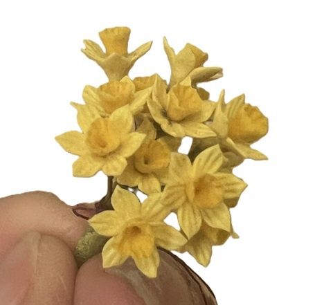 12 Yellow Daffodils