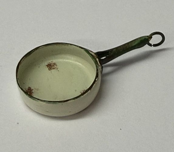Beige Enameled Frypan