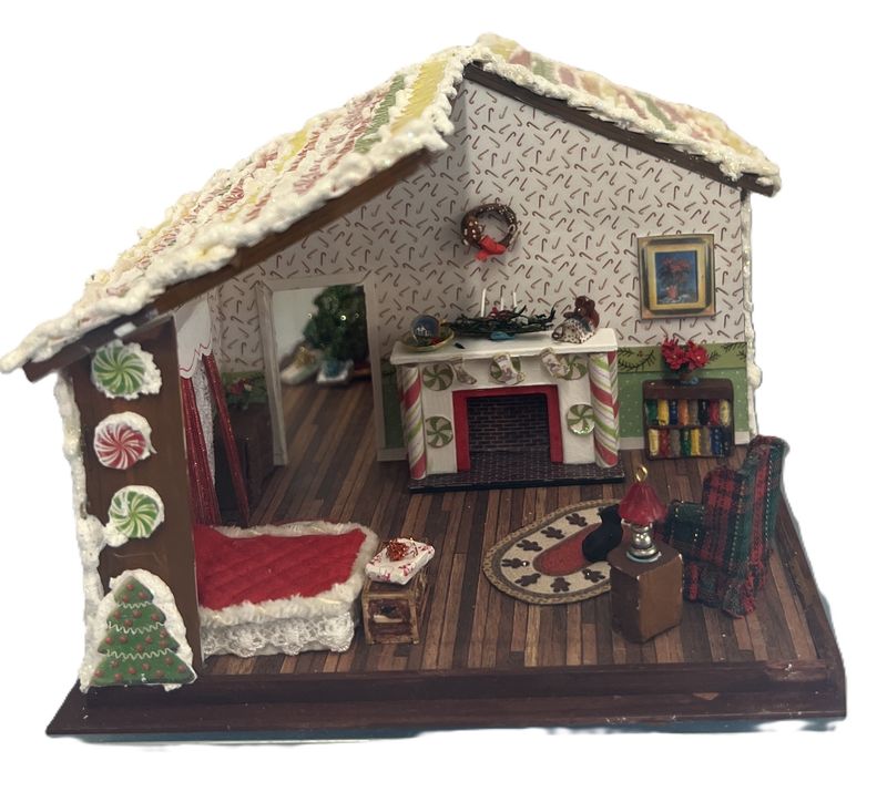 Small Scale Gingerbread House