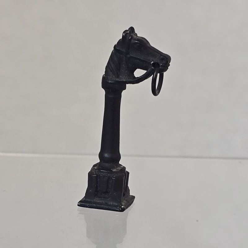 1/24th Horse Head Hitching Post Black mc340xBL