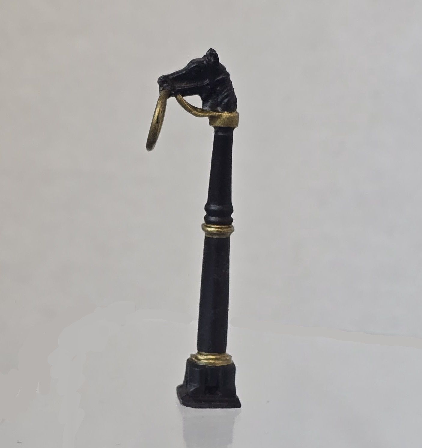MBM11041 Horse Head Hitching Post Brass Painted Details
