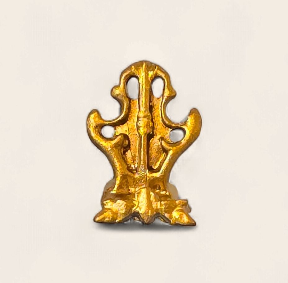 MC0013 Fancy 2 Gold Tone Metal Plate Stand