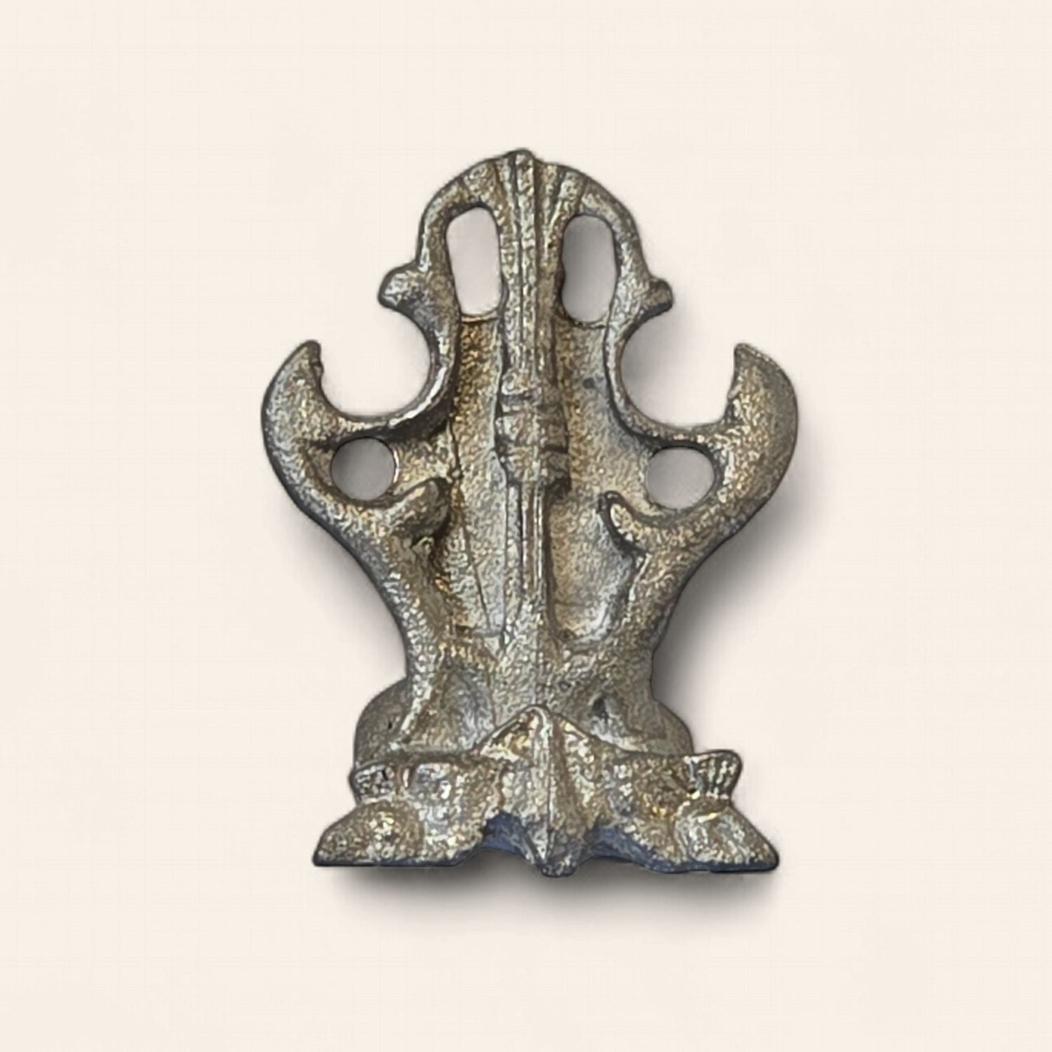 MC01114 Fancy 2 Silver Tone Metal Plate Stand