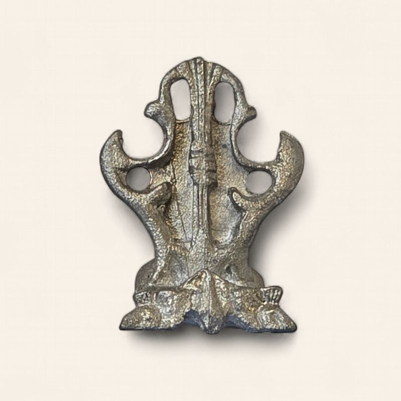 MC01114 Fancy 2 Silver Tone Metal Plate Stand