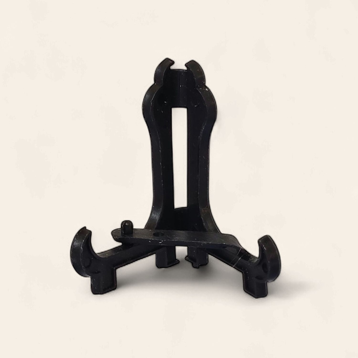 MC01110 Large Black Plastic Plate Stand