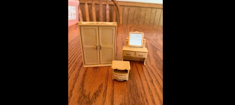 Vintage Sylvanian Families Calico Critters Vanity Dresser Armoire Nightstand