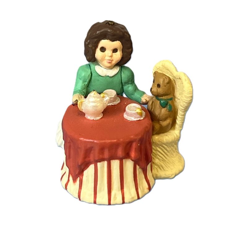 1/48th Girl at Tea Table
