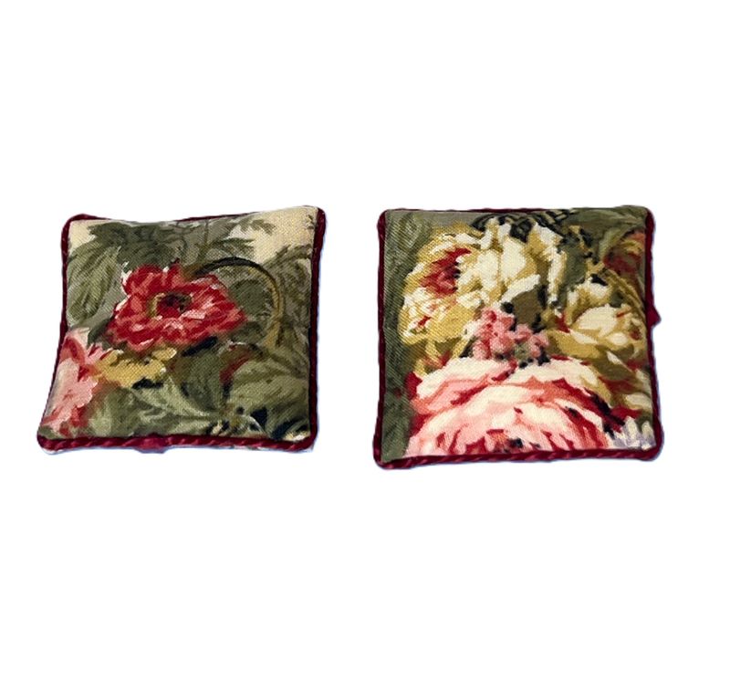 Set of 2 Floral Pillows