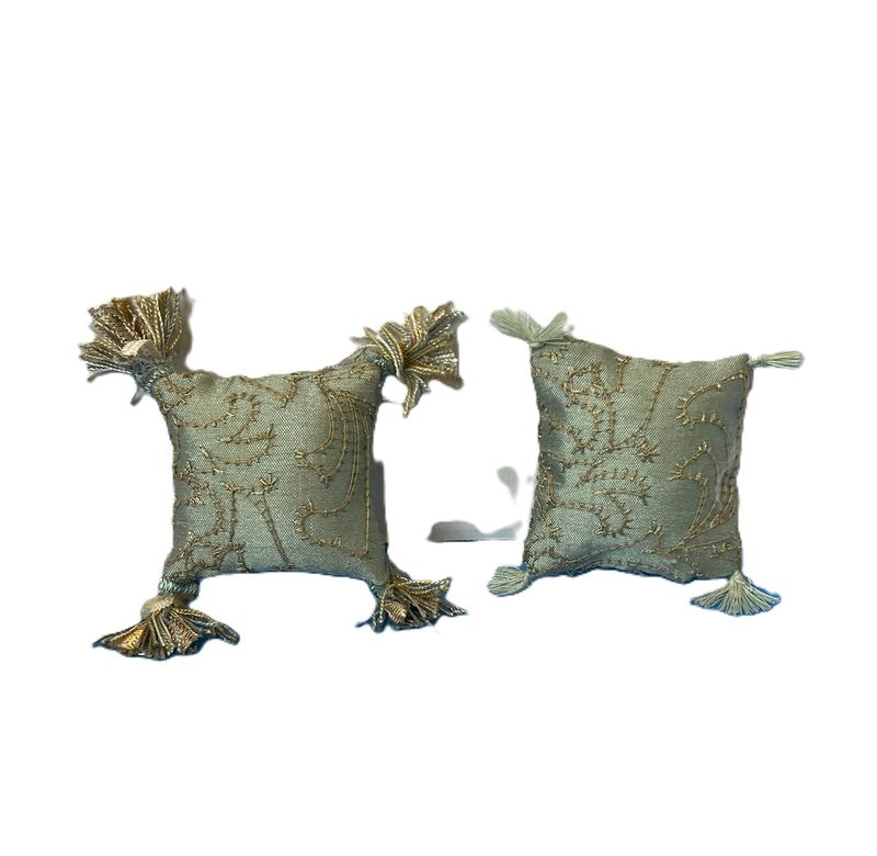 Throw Pillows Set