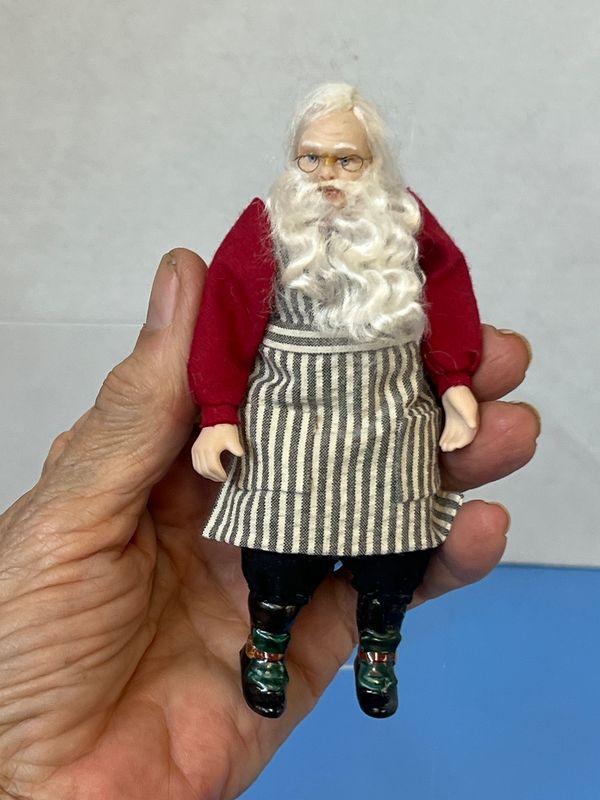 Workshop Santa Standing