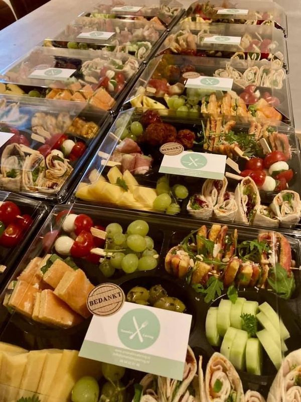 Borrelschaal luxe ( met carpaccio/zalm