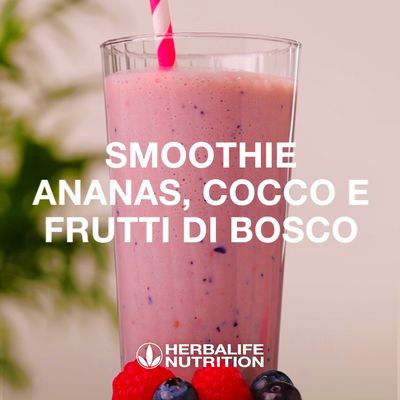 Frullato ananas, cocco e frutti di bosco ricetta culinaria con Formula 1 alla vaniglia