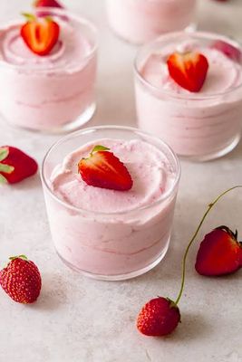 mousse fragola cocco e lime, ricetta mousse, dessert leggero, ricetta facile, ricetta veloce, mousse tropicale, fragola e cocco, lime, Formula 1 Fragola, Protein Drink Mix Vegan, ricetta Herbalife, dolce fresco, dessert estivo, ricetta leggera, poche calorie, mousse proteica, dolce sano, ricetta blog, SEO puro, ricette facili e veloci, dolce al lime, mousse vegana, dessert cremoso, ricetta naturale
