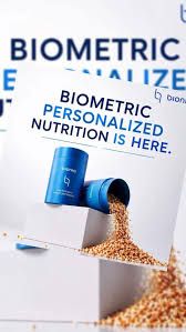 Bioniq Go, integratore quotidiano personalizzato, contenitore azzurro con vitamine che fuoriescono, su sfondo bianco con scritta Biometric Personalized Nutrition.