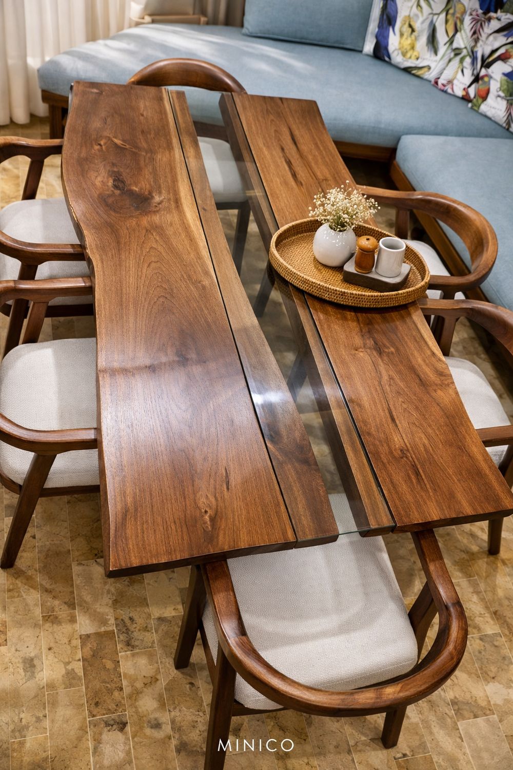 Table à manger rectangulaire avec piètement métallique