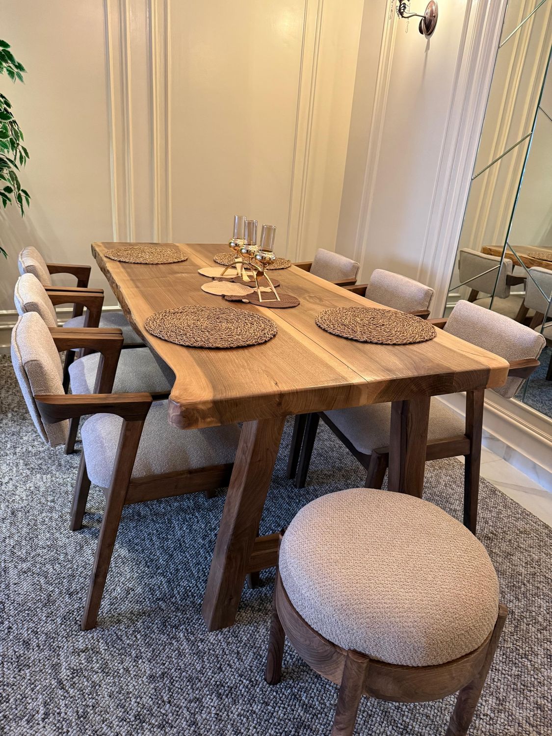 Table à manger en bois massif de noyer