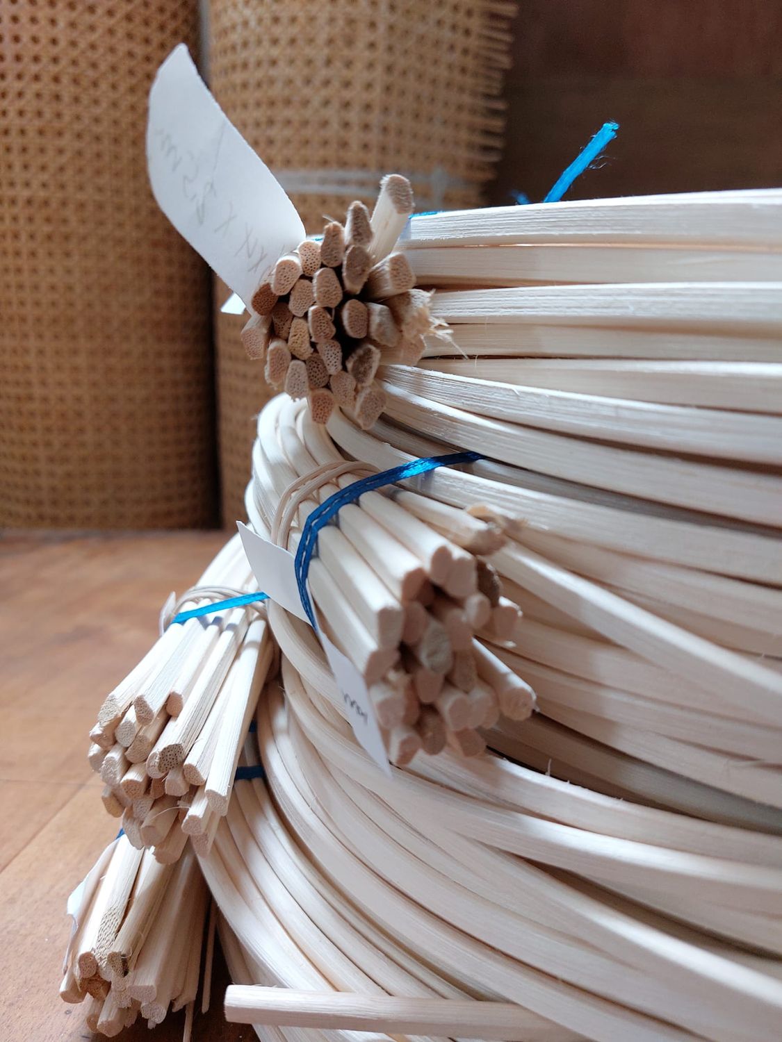 Kołek rattanowy trapezowy 6/4/2,5 mm AAA Superior – 1 mb