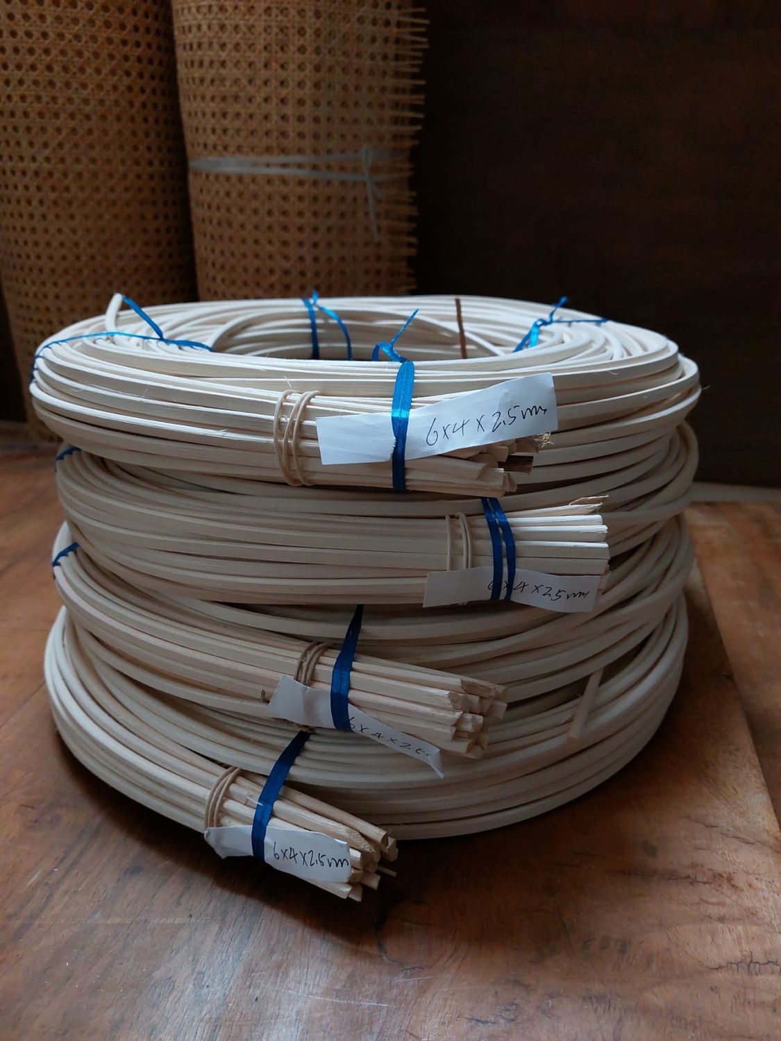 Kołek trapezowy rattanowy 6/4/2,5 AAA Superior - 1 mb