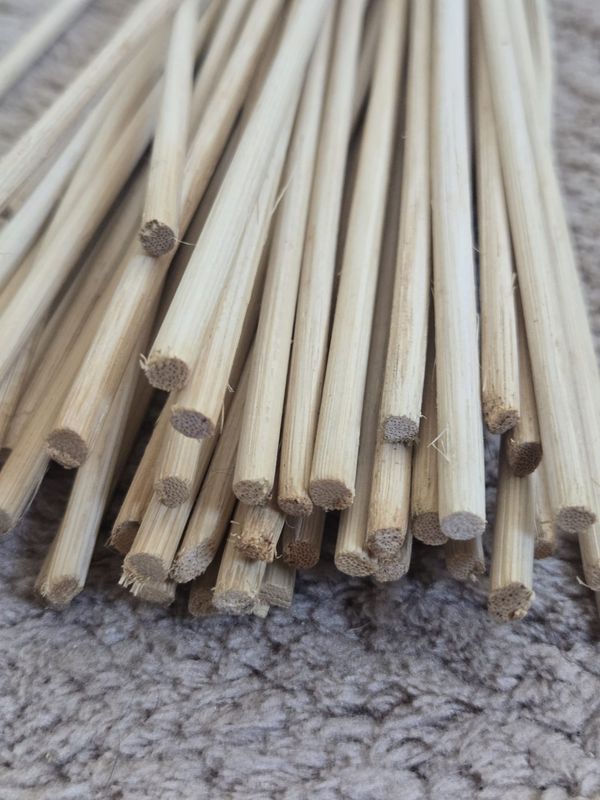 Kołek rattanowy okrągły NATURAL Ø5 mm – 1 mb Kołek rattanowy okrągły NATURAL Ø5 mm – 1 mb