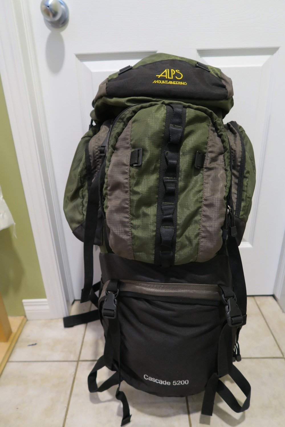 alps mountaineering cascade 5200