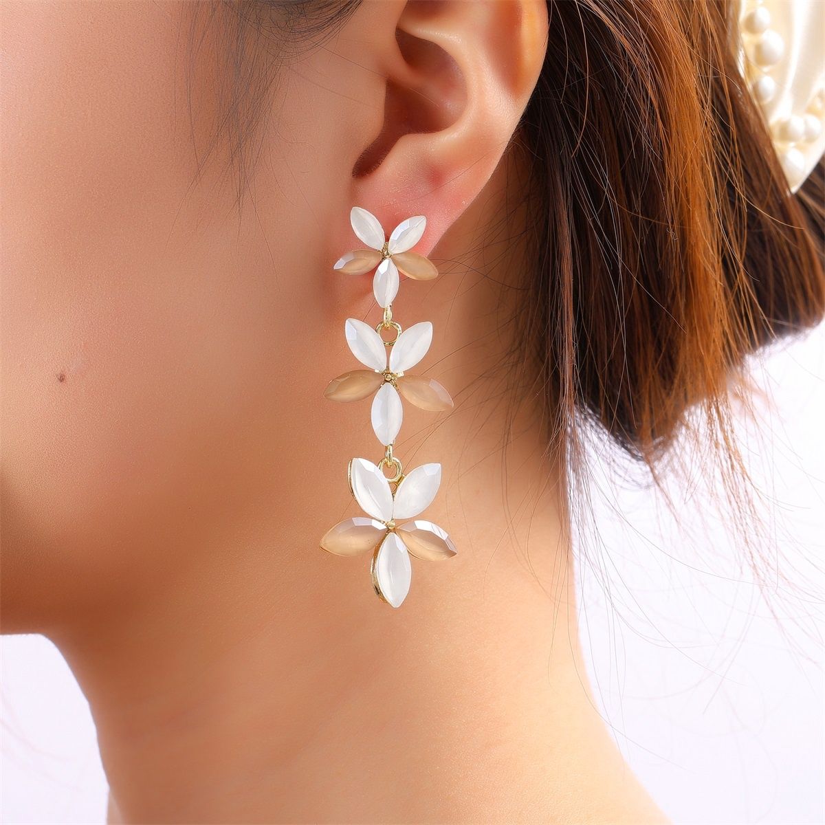 3 Flowers Dangle - Gold / White / Beige