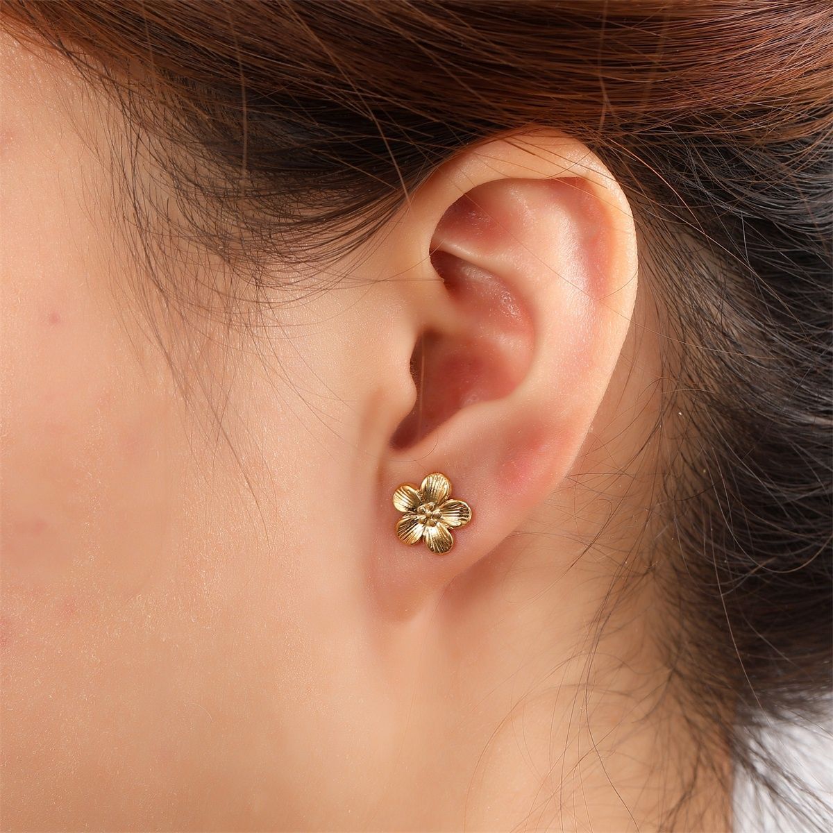 Daisy Stud - Gold