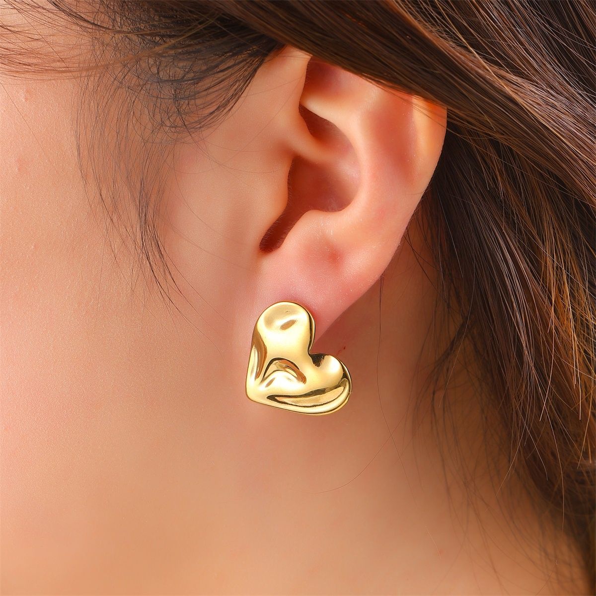 Wavy Heart Stud - Gold