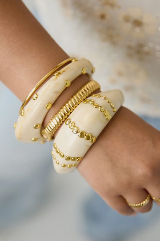 Resin Big Bangle - Beige / Striped Studs Gold