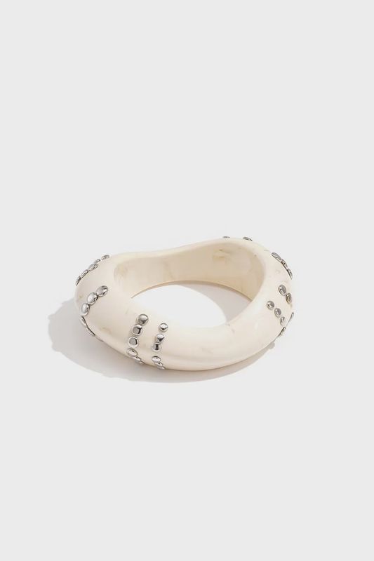 Resin Big Bangle - Beige / Striped Silver Studs