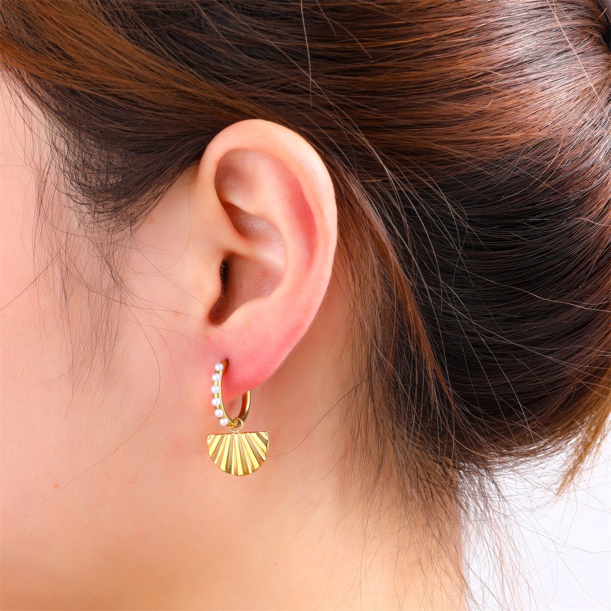 Waver Pearl Hoop - Gold