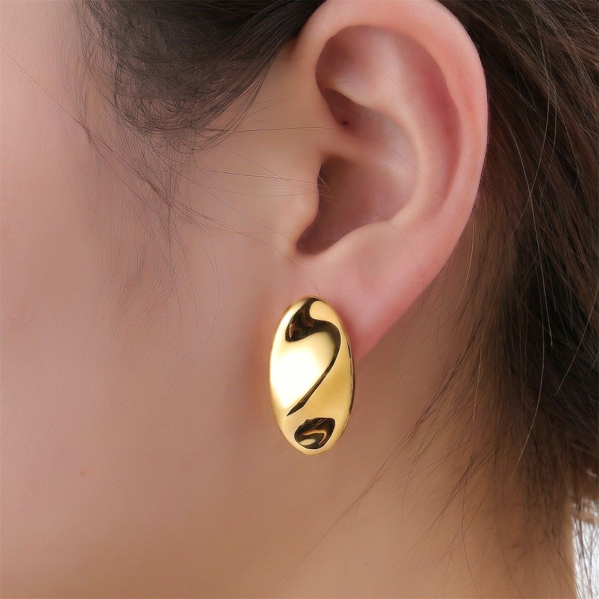 Big Oval Baquette Stud - Gold