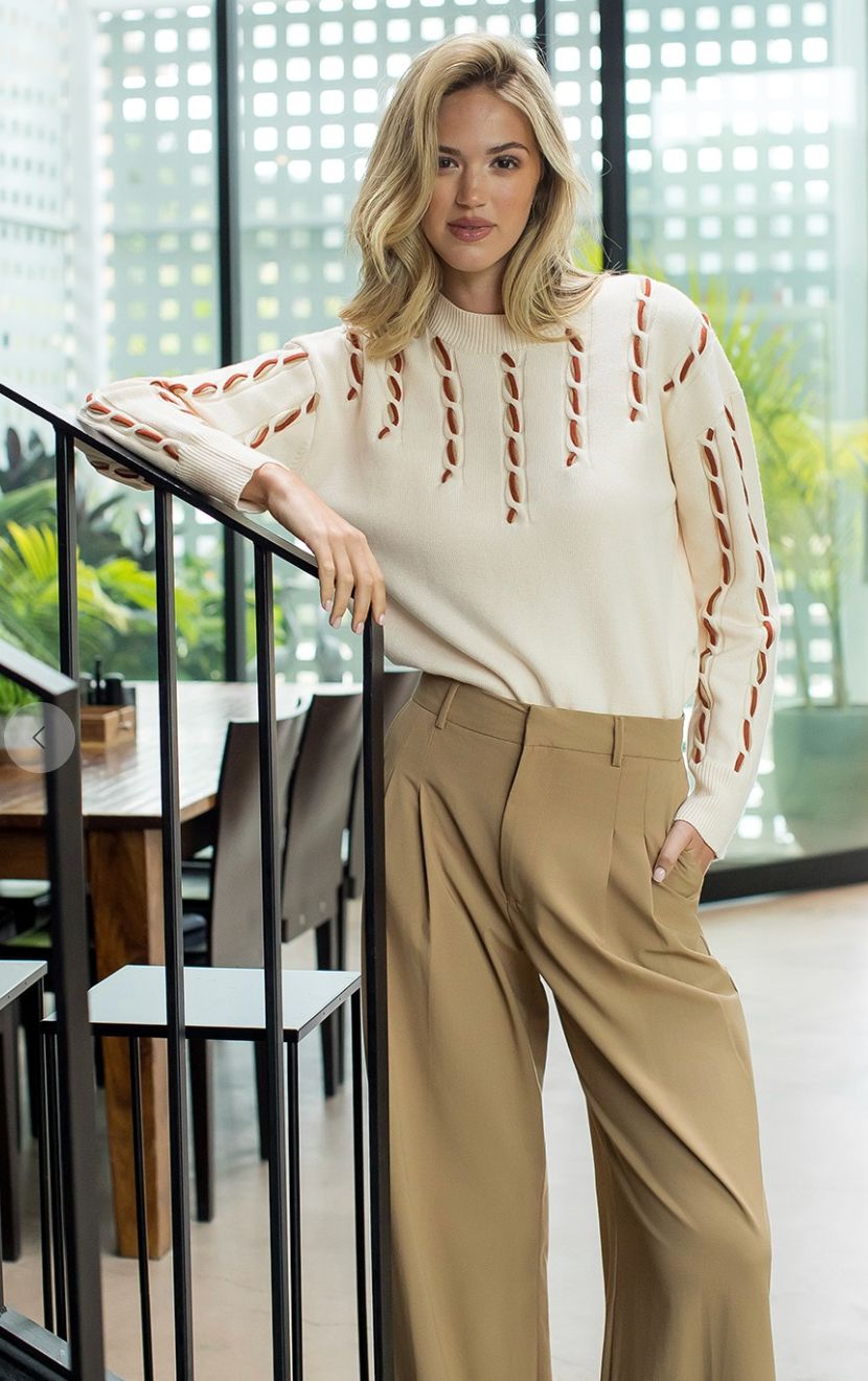 LONG SLEEVE KNIT SWEATER