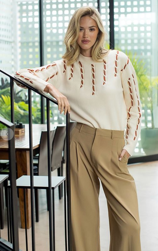 LONG SLEEVE KNIT SWEATER