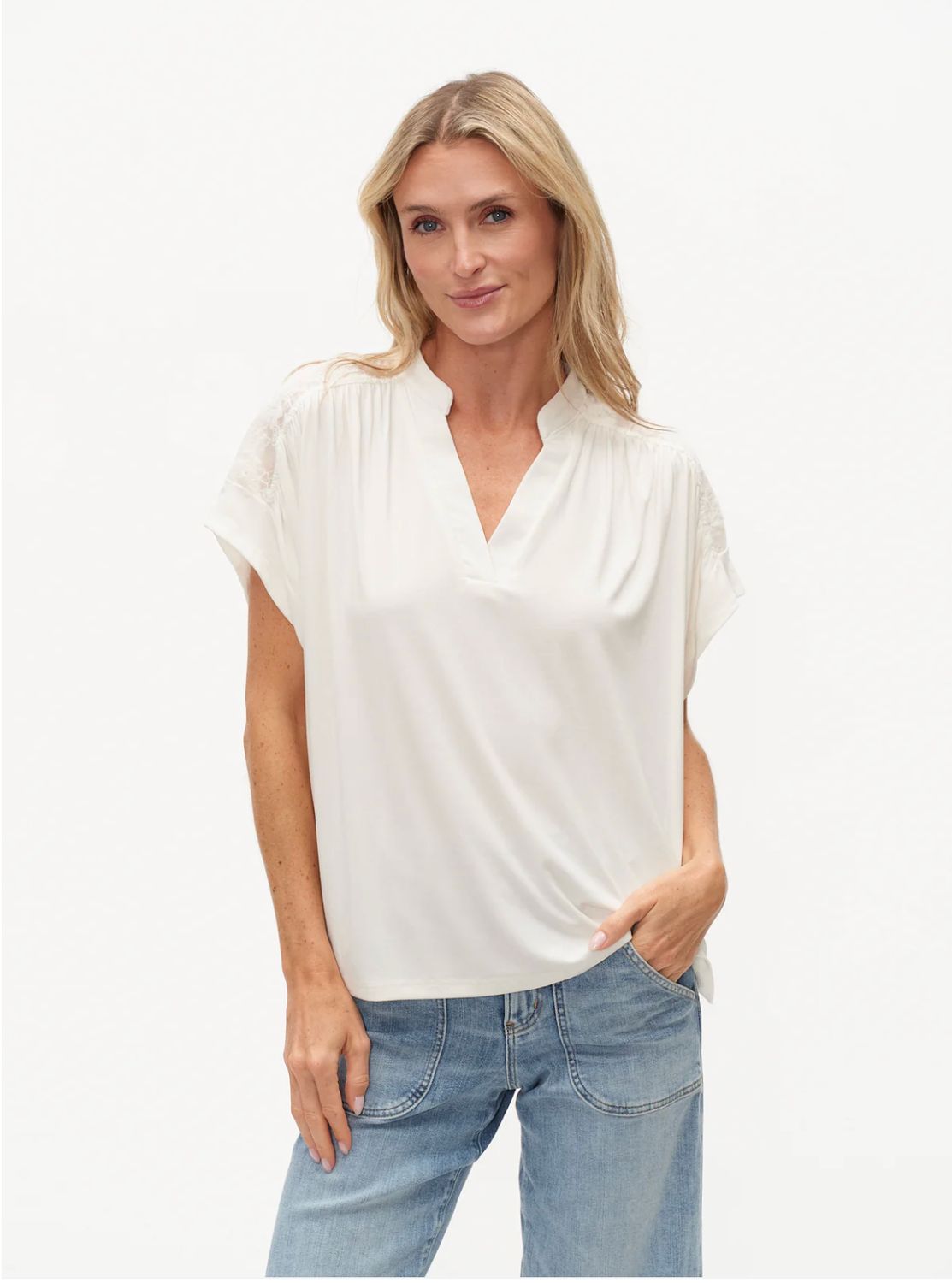 BIRDIE V-NECK LACE EMBROIDERED