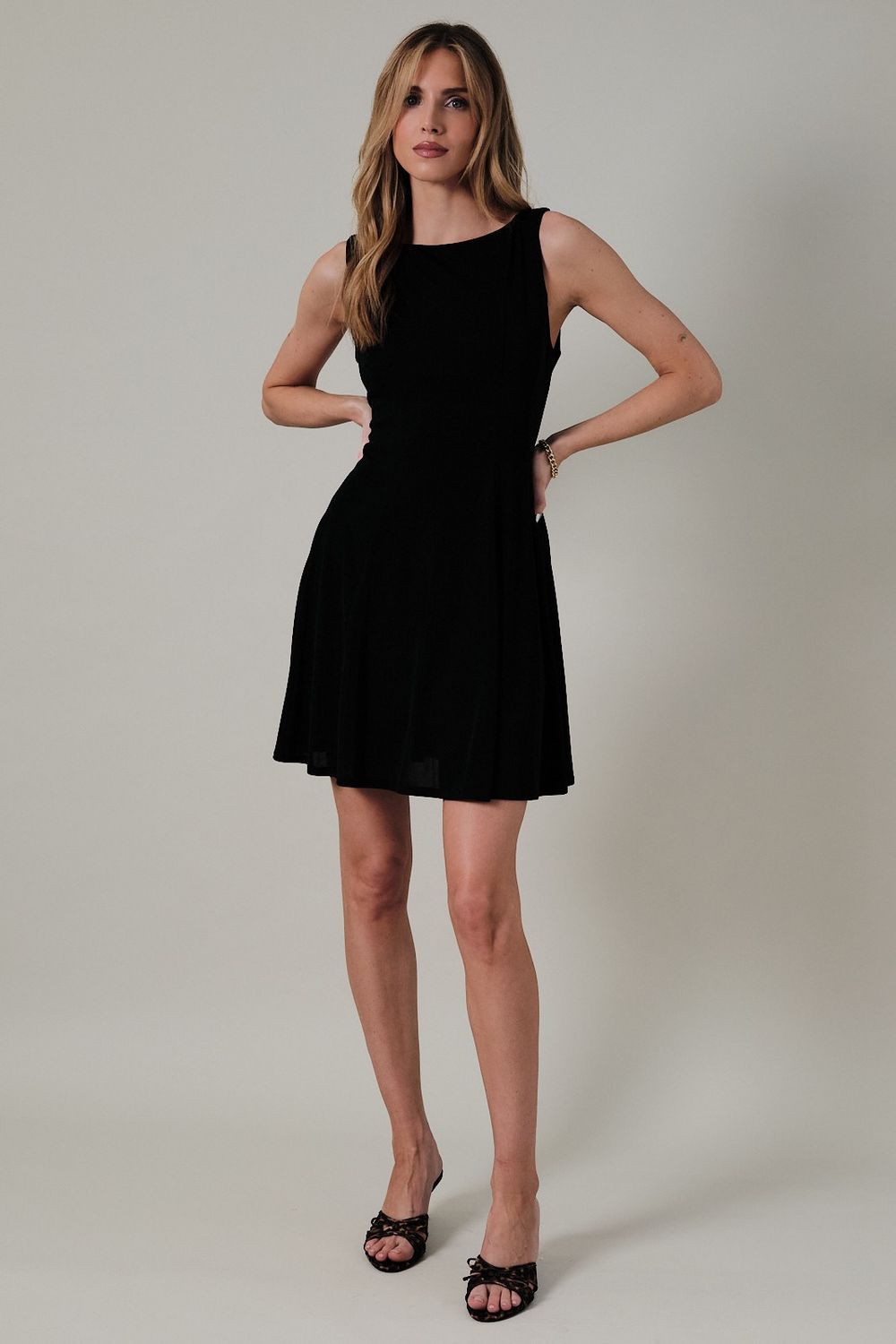 BOAT NECK VERTICAL PANEL FIT &amp; FLARE