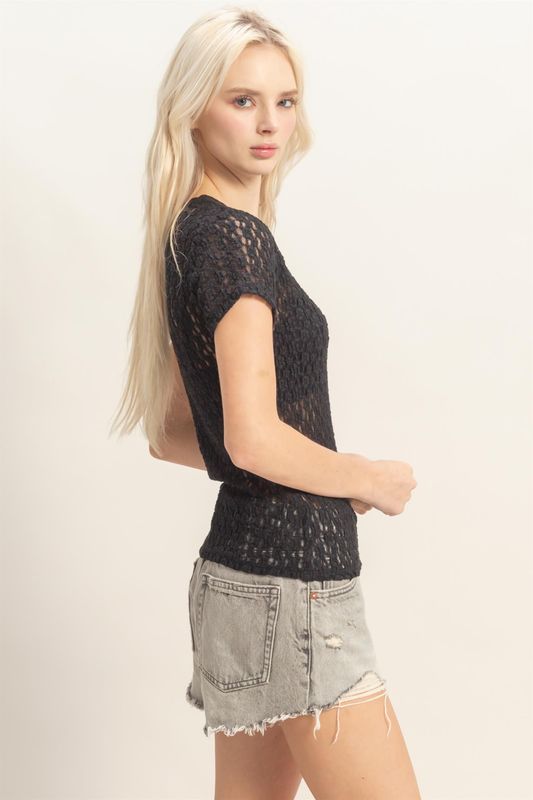TEXTURED LACE TOP