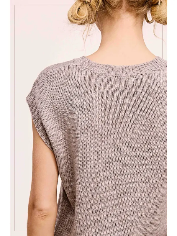 LOOSE FIT SLEEVELESS KNIT MOCK CREW
