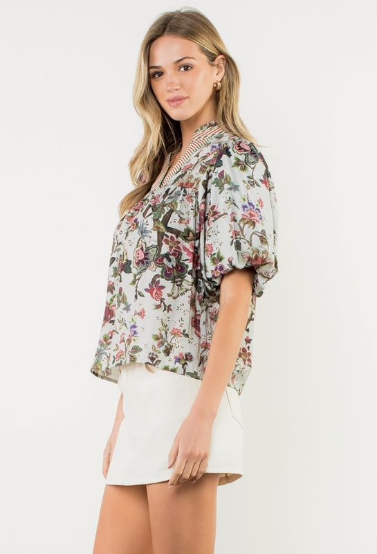 PUFF SLEEVE FLORAL VNECK TOP